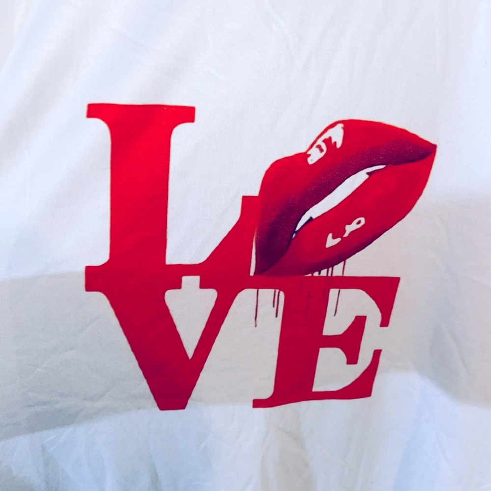 2/$20 Crisp white tee LOVE